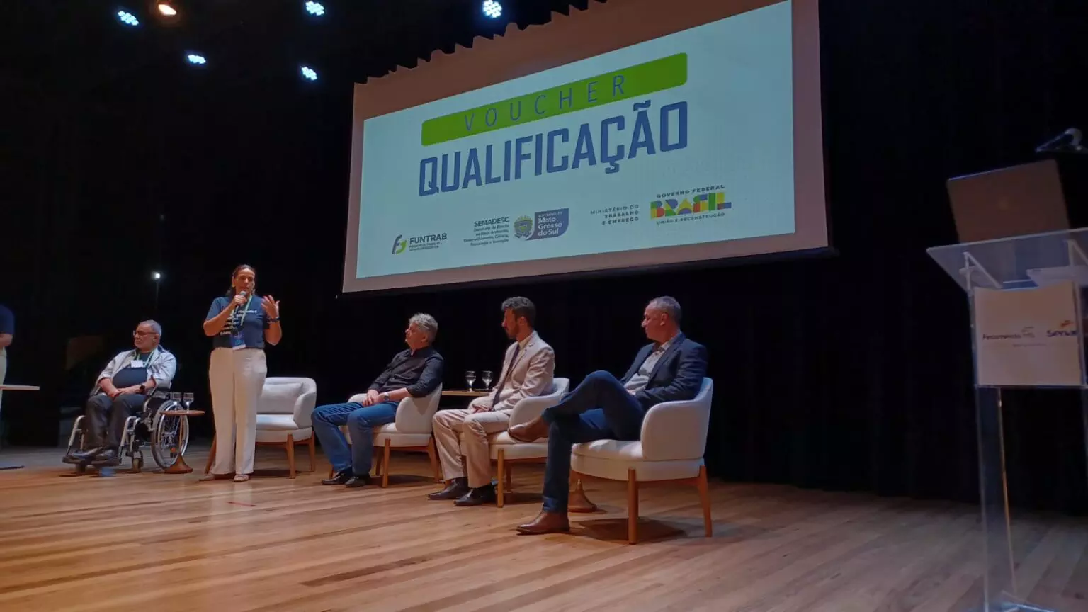 Diretora-presidente da Funtrab, Marina Dobashi, fala durante o 1º Fórum Estadual de Gestores do Trabalho, Emprego e Renda (Murilo Medeiros, Jornal Midiamax)