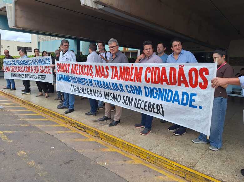 Sem condições e no limite do impossível: médicos estão sem receber há cinco meses na Santa Casa (Foto: Arquivo/Sara Chaves/JD1)