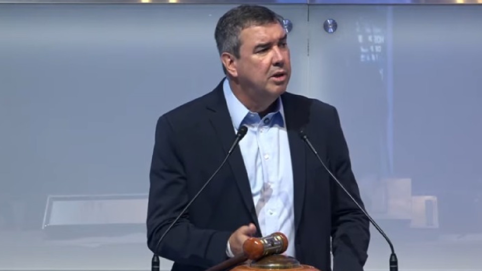 Governador Eduardo Riedel. (Reprodução, YouTube)