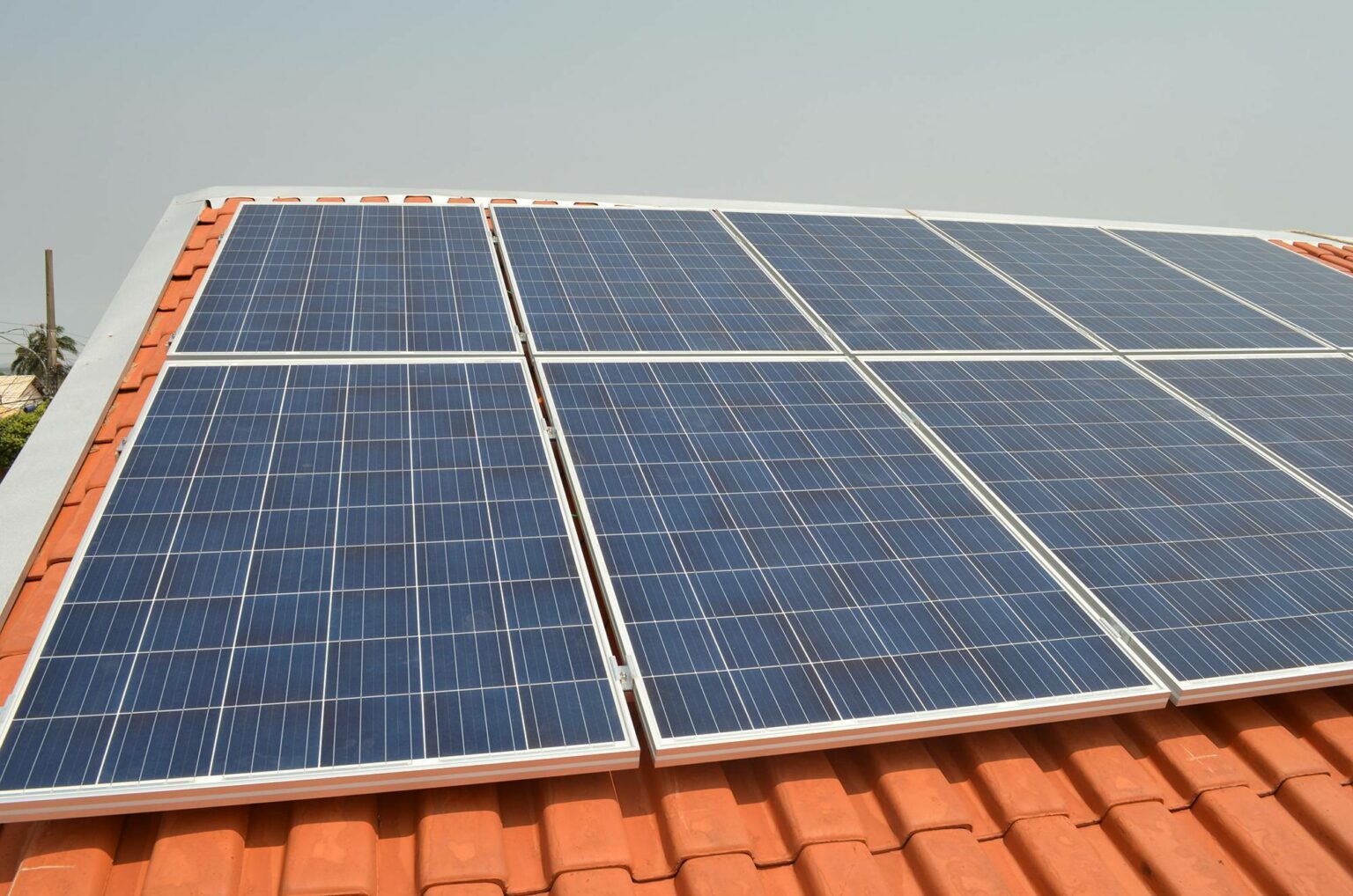Decisão afeta consumidores que produzem energia solar (Foto: Arquivo)