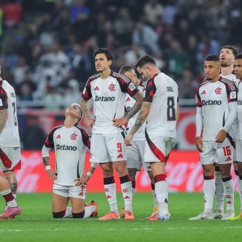 Jogadores do Flamengo após a derrota para o PSG (Foto: Karim Jaafar/AFP)