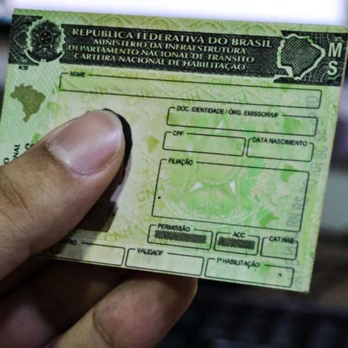 Carteira Nacional de Habilitação – imagem ilustrativa. (Foto: Madu Livramento, Midiamax)