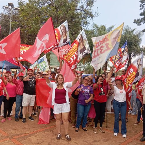 Sandra Maria promove adesivaço e mobiliza apoiadores em Sidrolândia