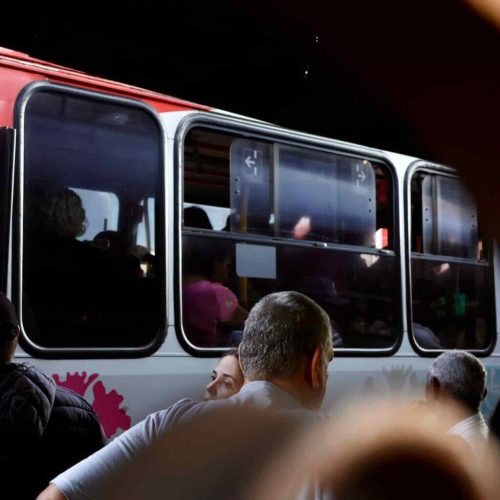 Superlotação é uma das principais reclamações dos passageiros. (Henrique Arakaki, Jornal Midiamax)