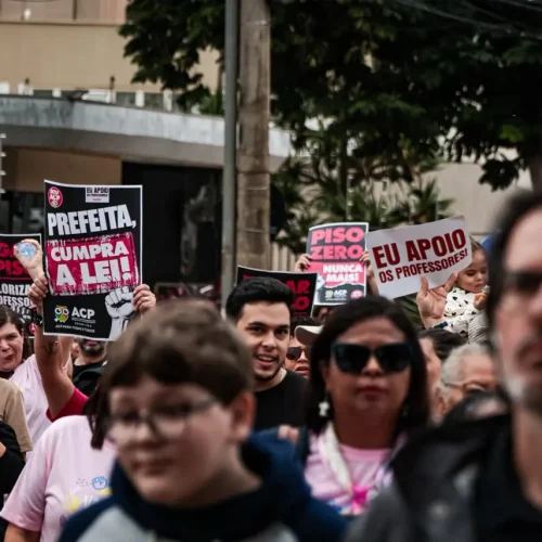 Manifestação de professores pelo reajuste de 5,4%. (Pietra Dorneles, Jornal Midiamax)