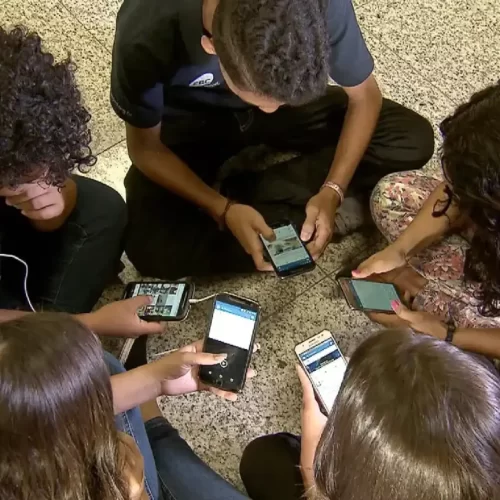 Uso de celular em ambiente escolar (Arquivo, EBC)