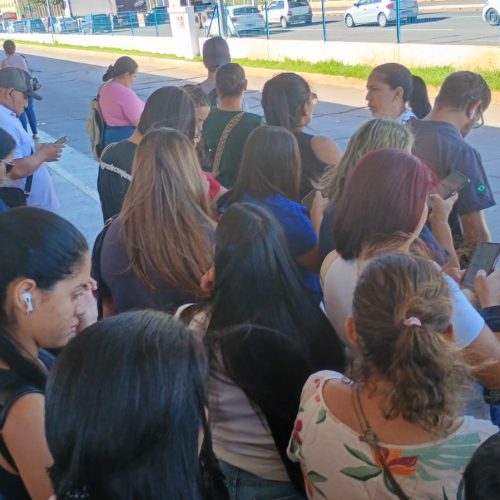 Terminal Guicurus lotado na manhã desta sexta-feira (21). (Fala Povo, Midiamax)