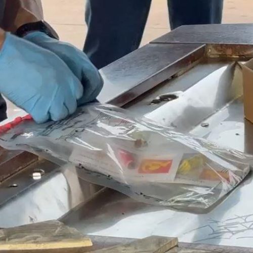 Mensagens encontradas junto à bomba no Terminal Morenão (Reprodução)