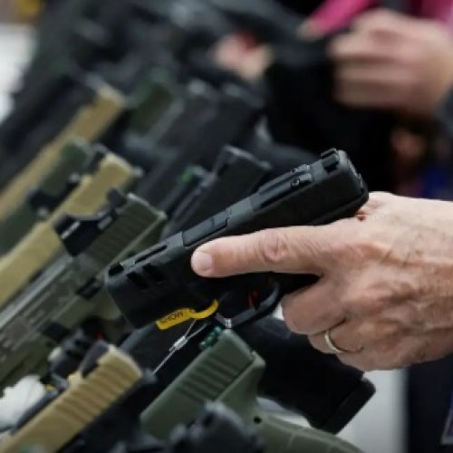 Ações pró-armas de Trump devem favorecer facções criminosas no Brasil