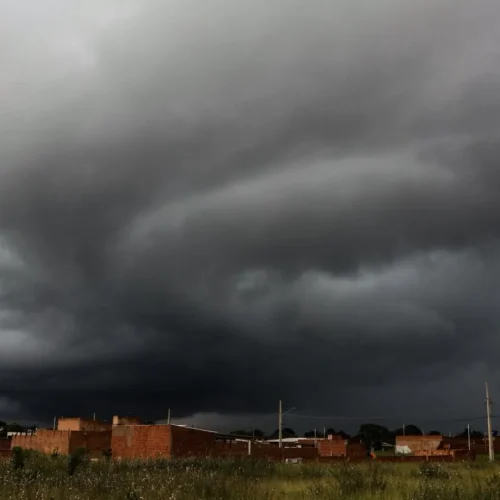 Chuva em Campo Grande. (Henrique Arakaki, Jornal Midiamax)