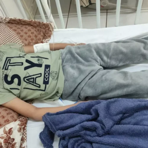 Criança aguarda vaga em hospital de Campo Grande. (Reprodução, Arquivo Pessoal)