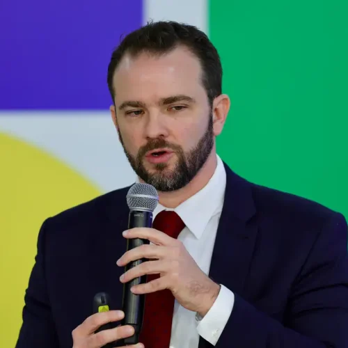 Salário mínimo deverá subir para R$ 1.741 em 2027