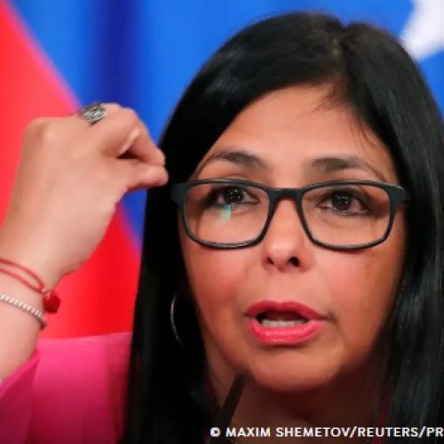 Presidente interina da Venezuela defende agenda de colaboração com Trump