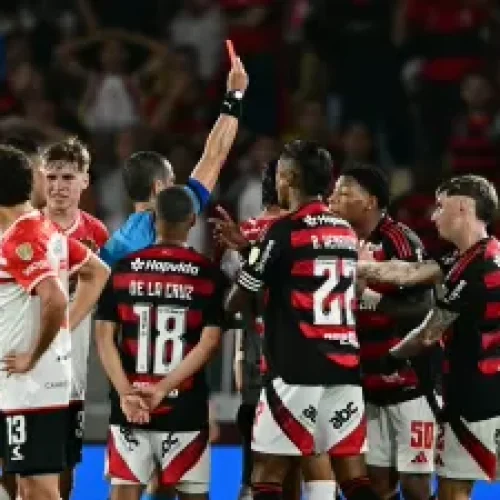 Flamengo: Conmebol reverte expulsão, e Plata pode enfrentar Estudiantes