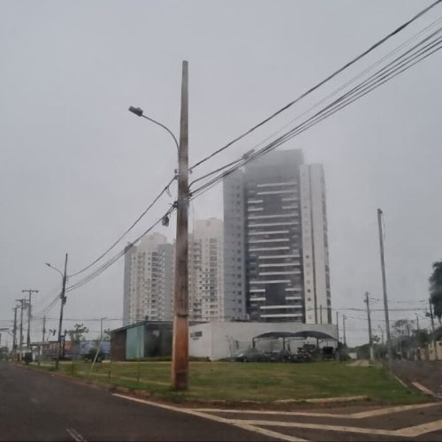 Névoa e chuvisco em Campo Grande. (Leonardo de França, Jornal Midiamax)