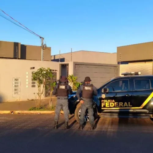Cerca de R$ 20 mil em dinheiro foram apreendidos com os investigados. (Reprodução, PF)