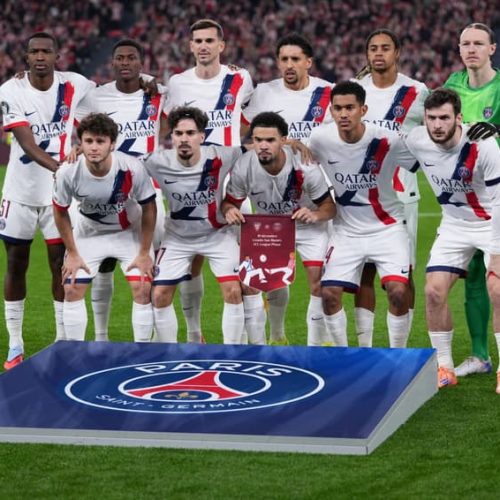 Time do PSG perfilado antes de enfrentar o Athletic Bilbao na Champions League (Foto: Cesar MANSO / AFP)