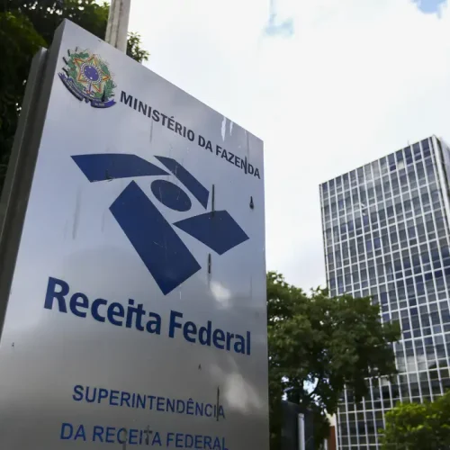É melhor fazer a declaração do IRPF completa ou simplificada?