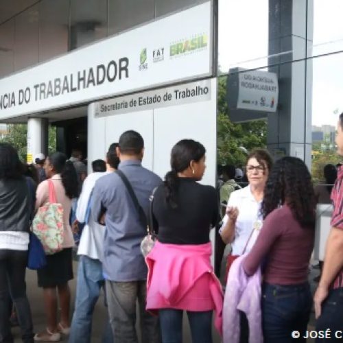 Taxa de desemprego chega a 5,2%, a menor desde 2012